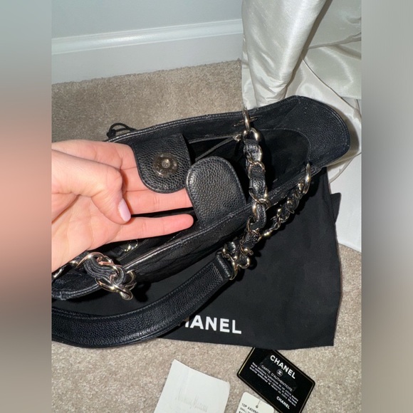 100% authentic Chanel black small shopping tote bag - Picture 14 of 16